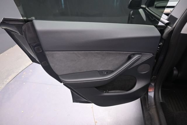 Used 2024 Tesla Model Y Long Range AWD/4WD image 14