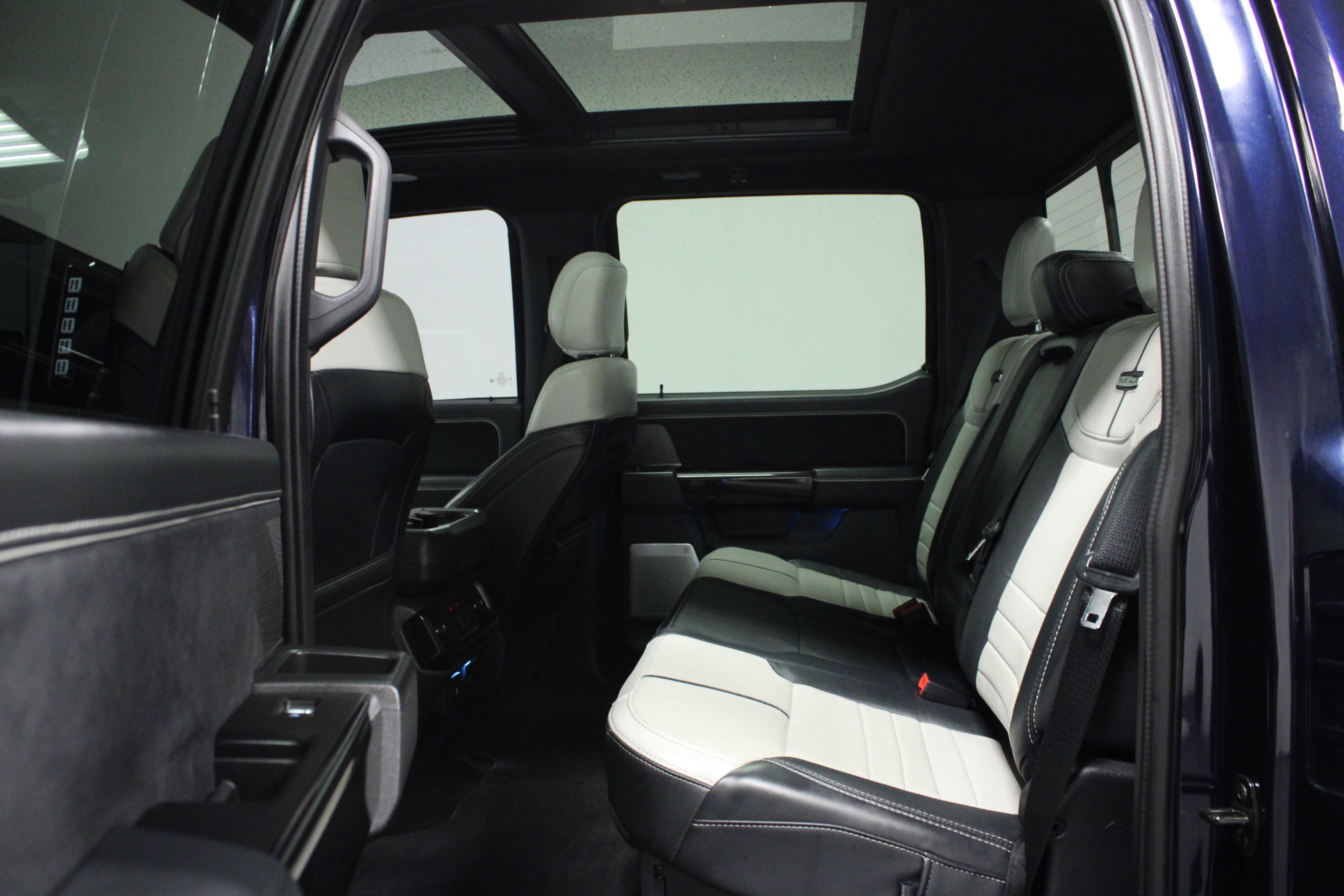 Used 2022 Ford F150 Lightning Platinum image 13