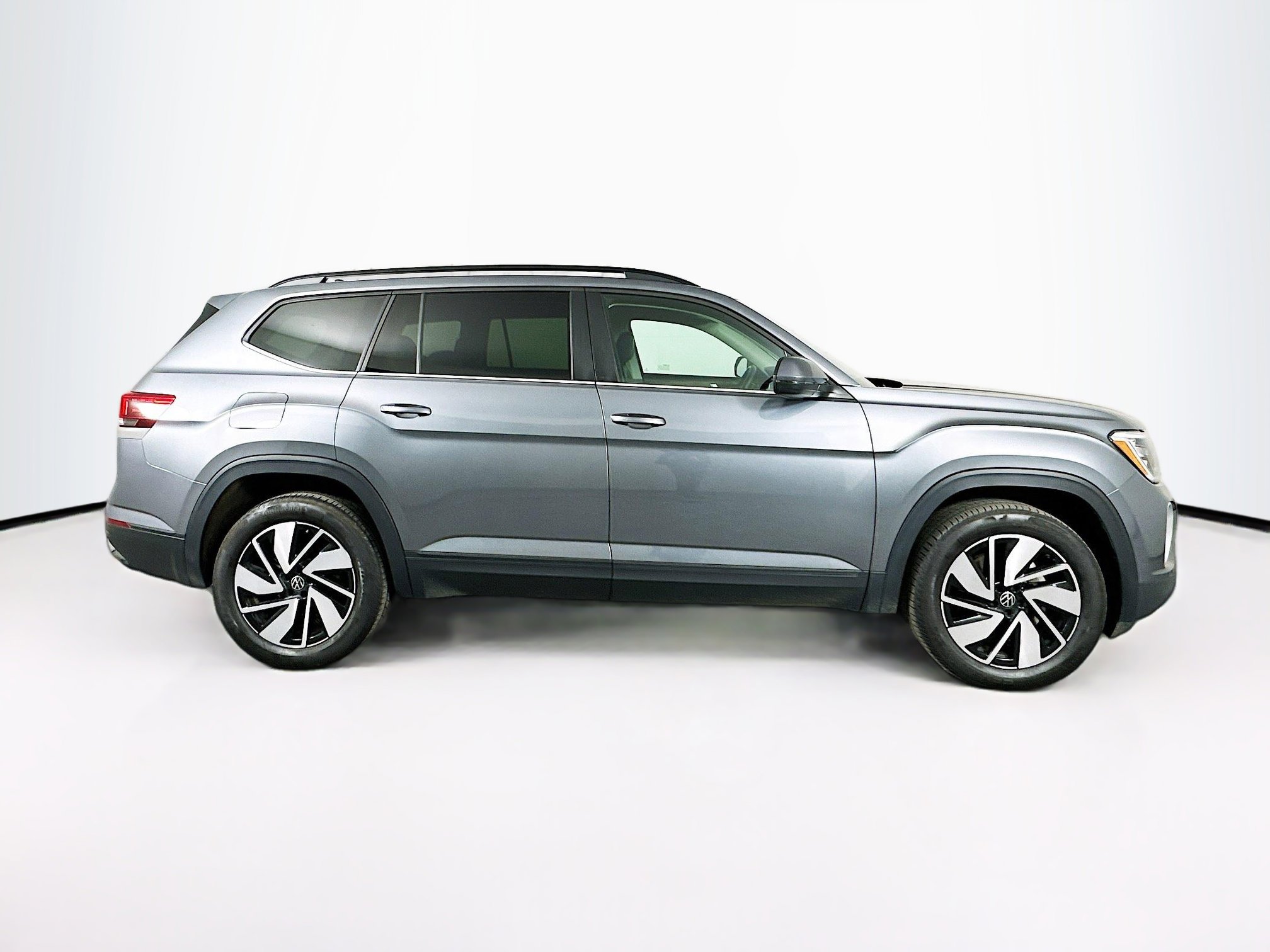 Used 2025 Volkswagen Atlas SE image 10