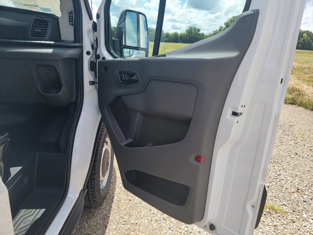 New 2025 Ford Transit 250 148 Medium Roof image 30