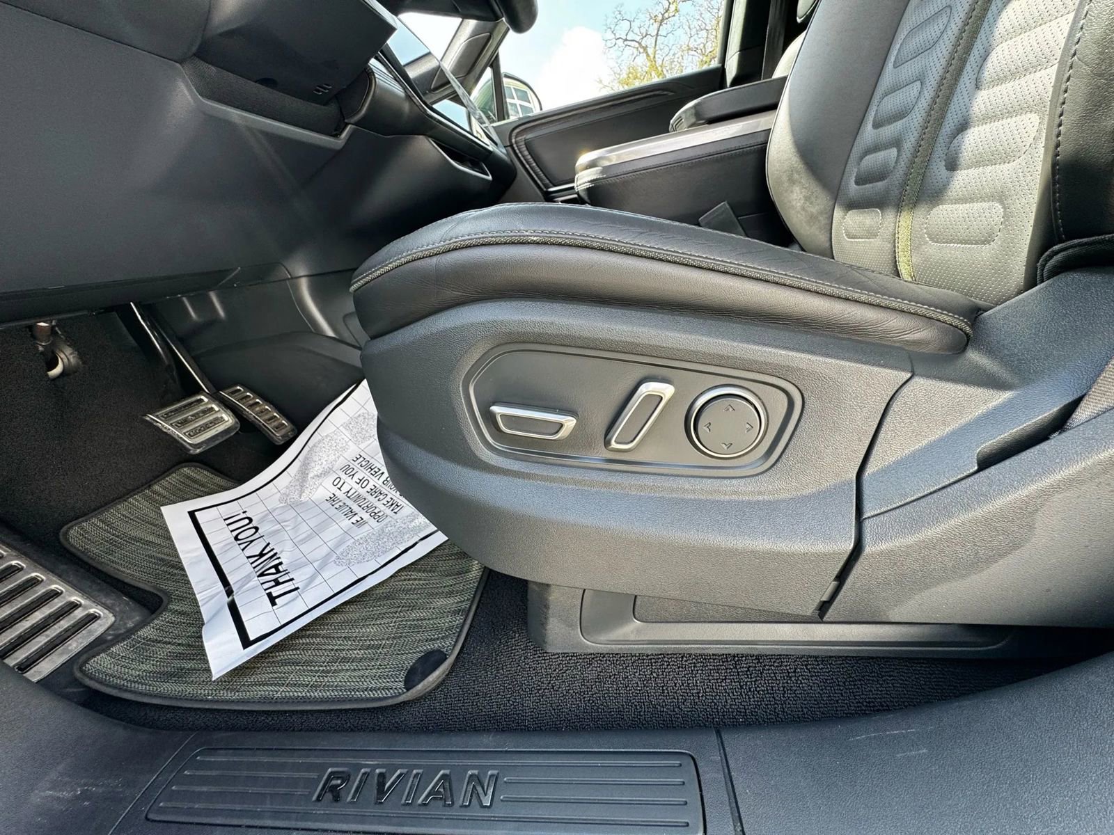 Used 2023 Rivian R1T Adventure image 32