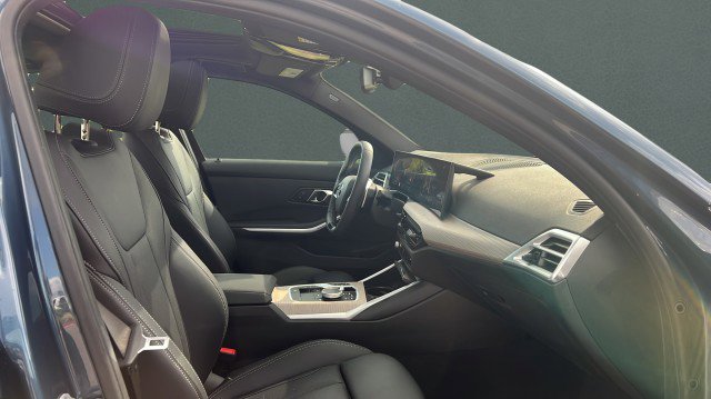 Used 2025 BMW 330i Sedan image 11