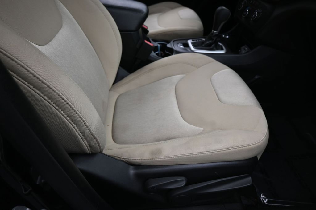 Used 2016 Jeep Cherokee Sport AWD/4WD image 38