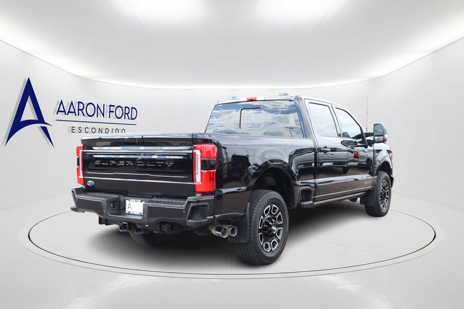 Used 2025 Ford F350 Platinum AWD/4WD image 4
