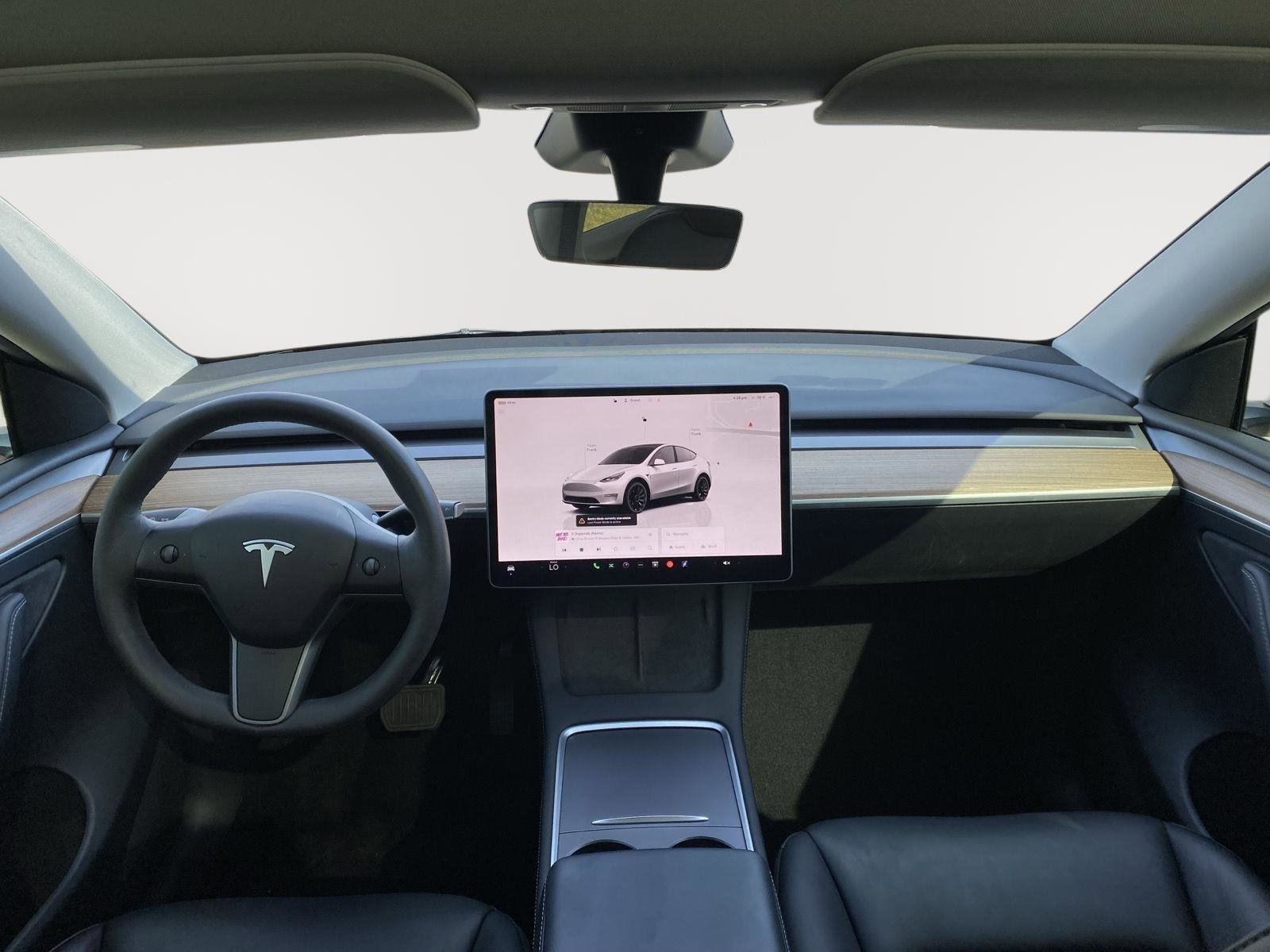 Used 2023 Tesla Model Y AWD image 13