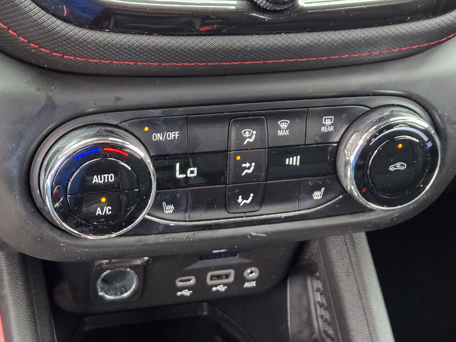 Used 2023 Chevrolet TrailBlazer RS w/ Sun and Liftgate Package FWD image 17