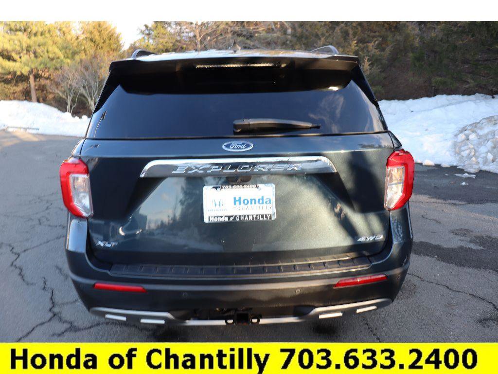 Used 2022 Ford Explorer XLT w/ Equipment Group 202A image 6