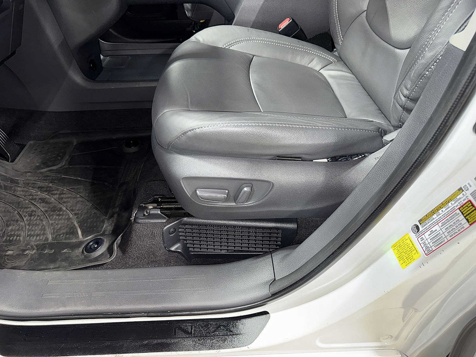 Certified 2021 Toyota Sienna LE AWD/4WD image 24