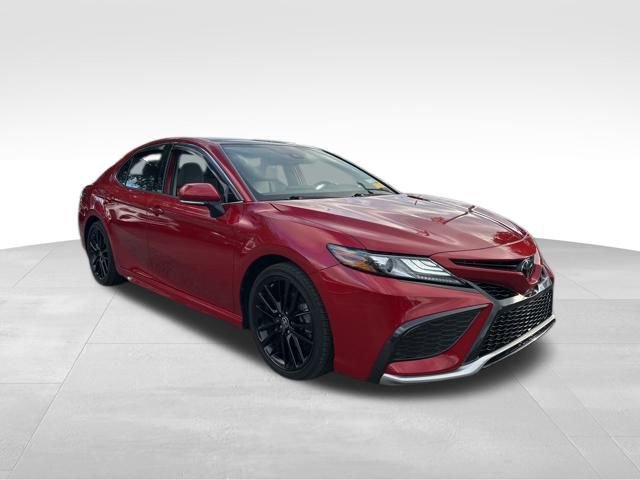 Used 2021 Toyota Camry XSE image 9