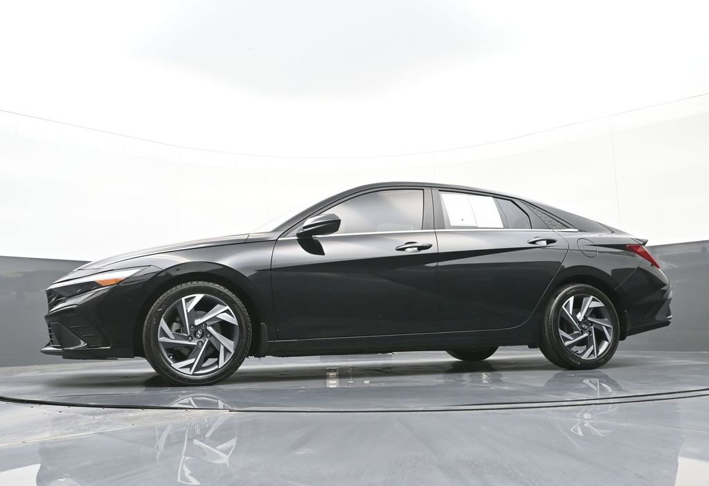 Used 2024 Hyundai Elantra SEL w/ Convenience Package image 42