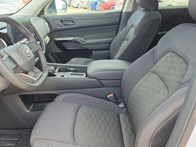 Used 2026 Nissan Pathfinder SV FWD image 16