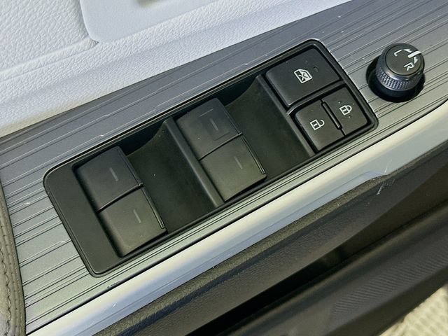 Certified 2025 Toyota Sienna XLE FWD image 21