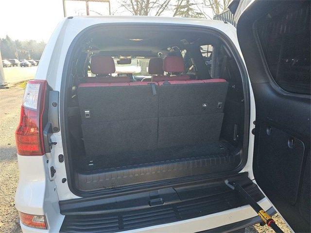 Used 2022 Lexus GX 460 Premium w/ Accessory Package image 11