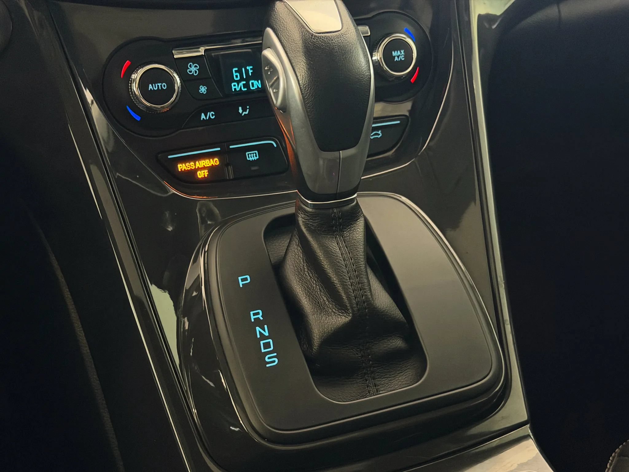 Used 2015 Ford Escape Titanium FWD image 31