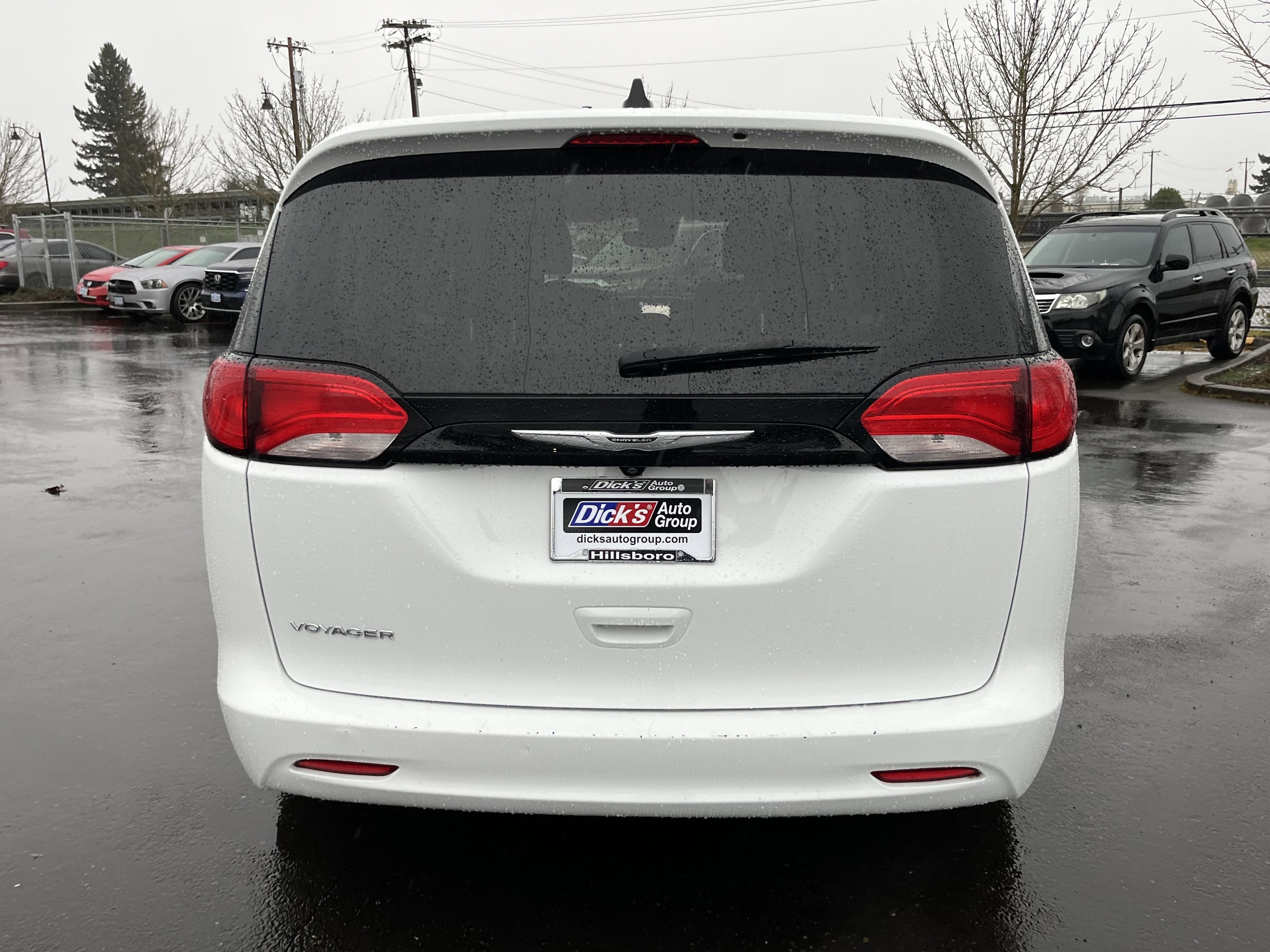 Used 2023 Chrysler Voyager LX image 4