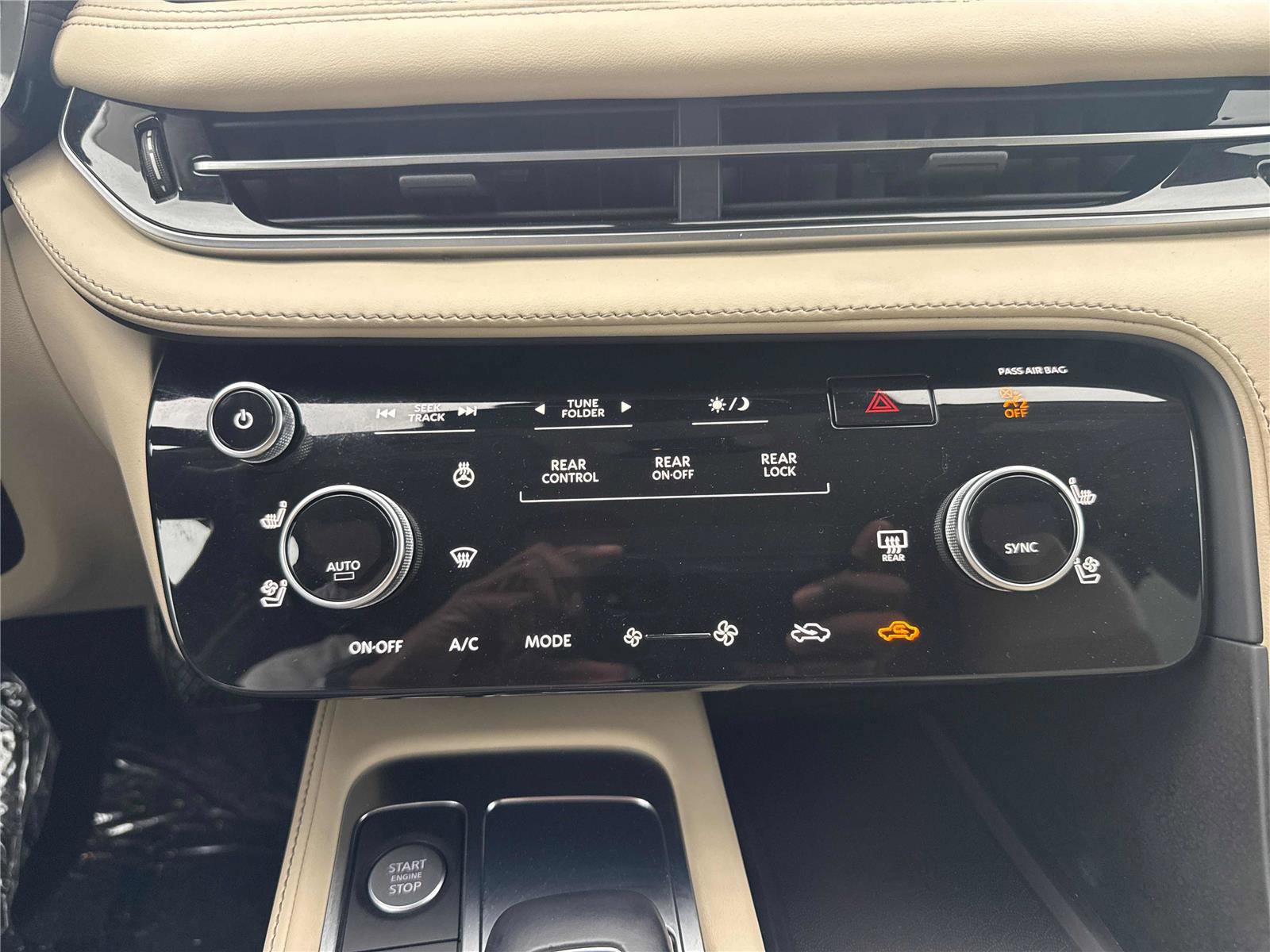 Used 2023 INFINITI QX60 Luxe w/ Performance Audio Package FWD image 22