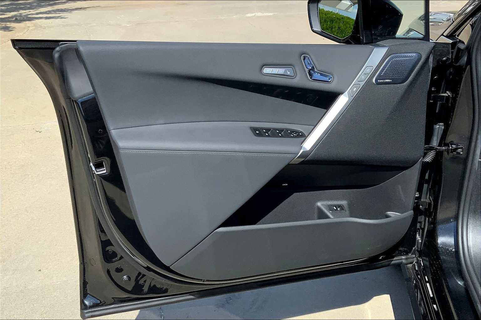 New 2026 BMW iX M70 image 10