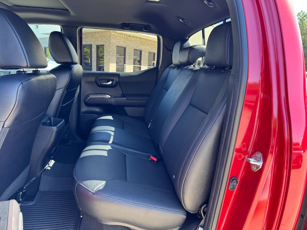 Used 2022 Toyota Tacoma TRD Off-Road image 12