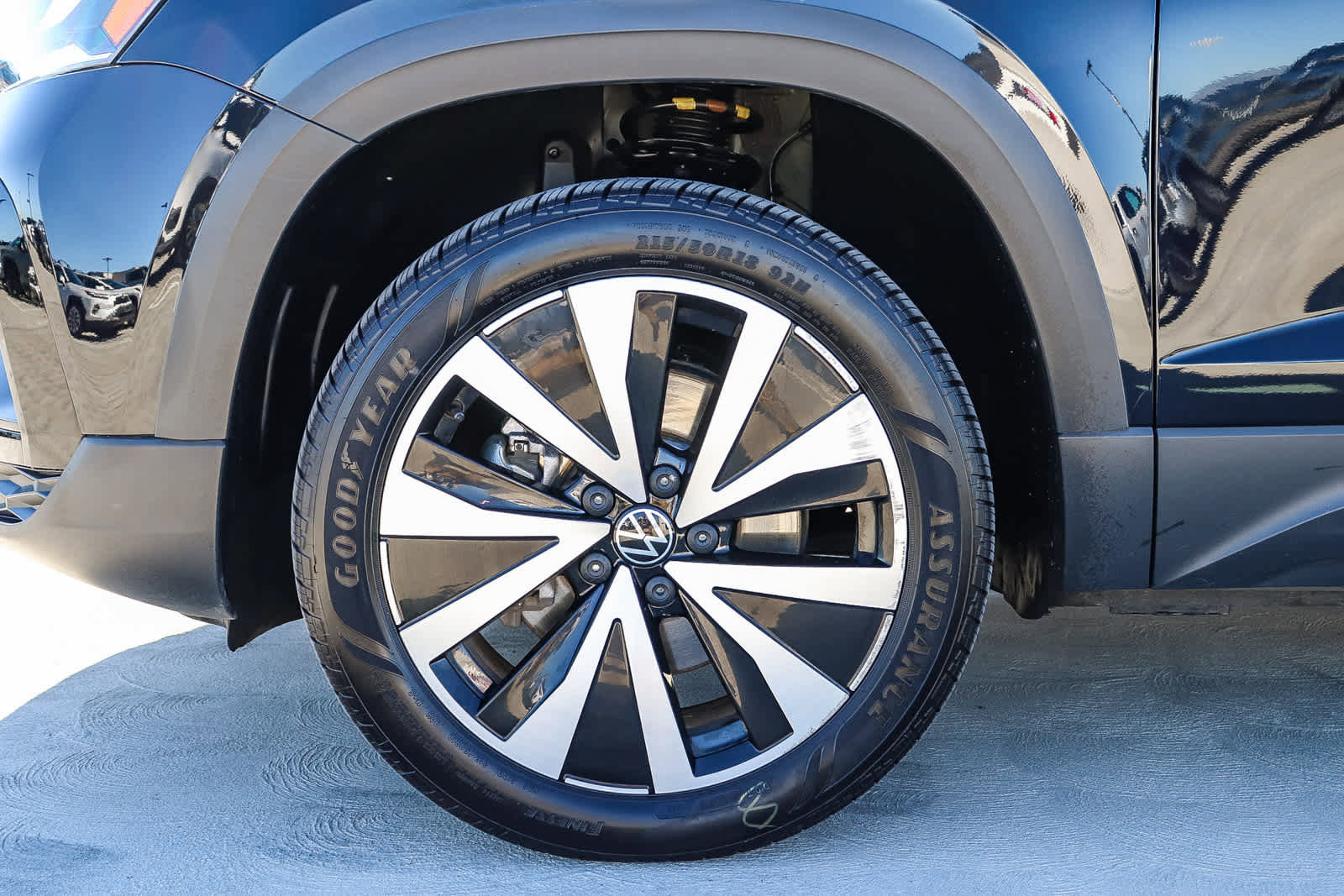 Used 2023 Volkswagen Taos SE w/ Panoramic Sunroof Package image 11