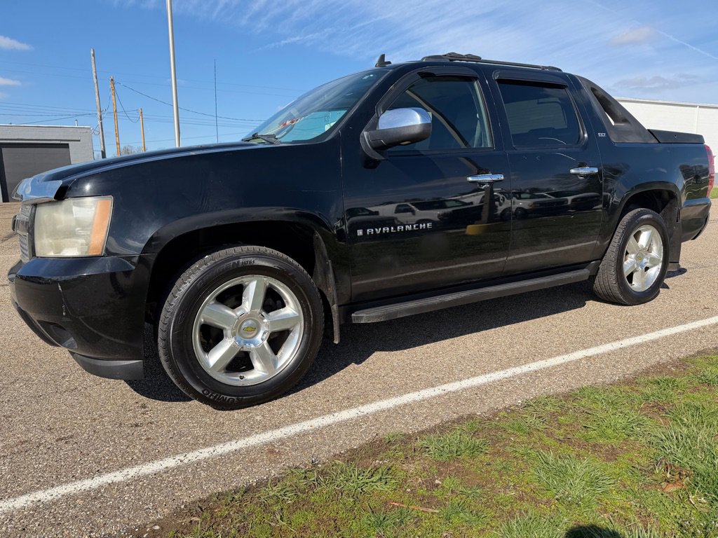 Used 2008 Chevrolet Avalanche LT AWD/4WD image 3