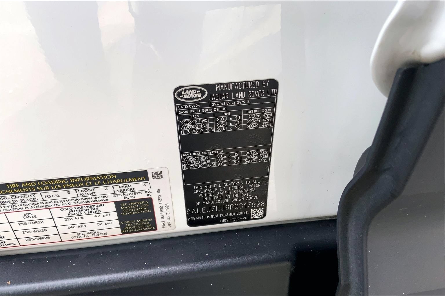 Certified 2024 Land Rover Defender 110 S AWD/4WD image 33