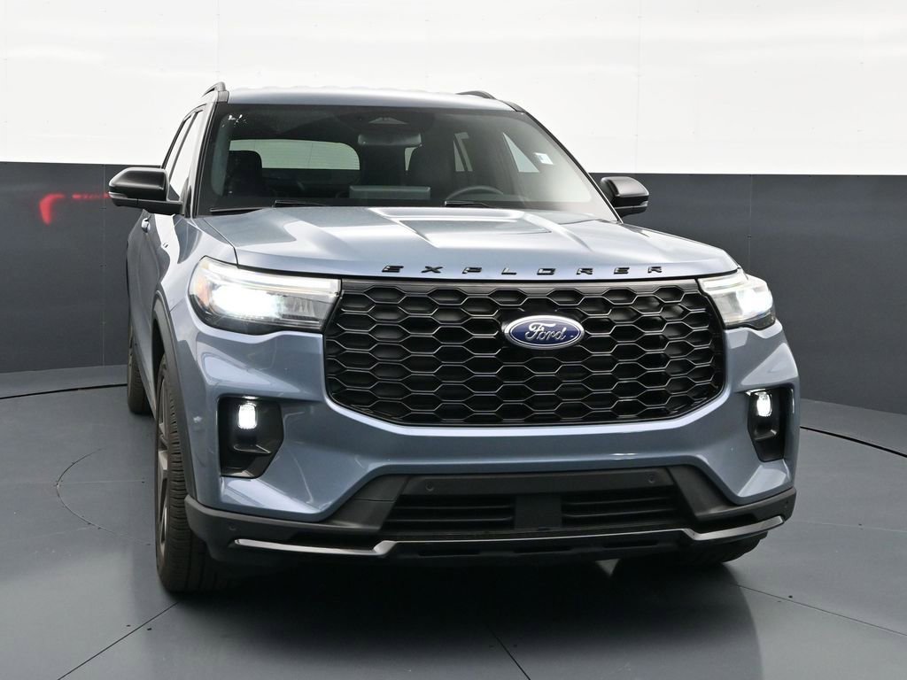 Used 2025 Ford Explorer ST-Line w/ Premium Package RWD image 2