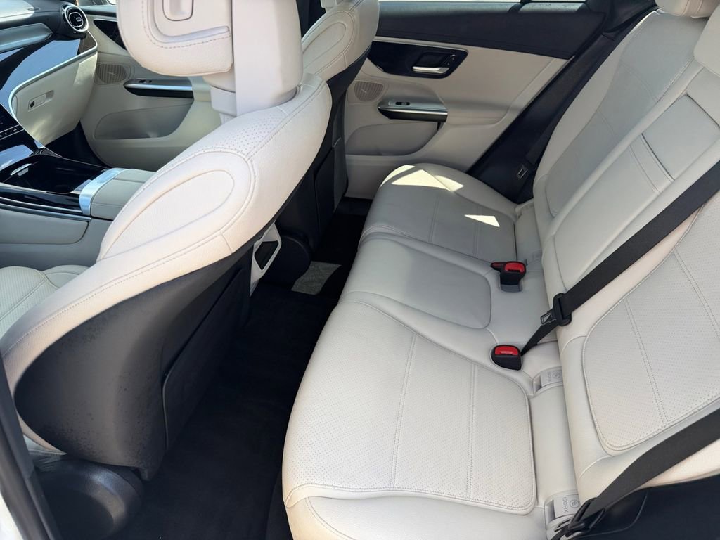 Used 2024 Mercedes-Benz GLC 300 4MATIC image 11