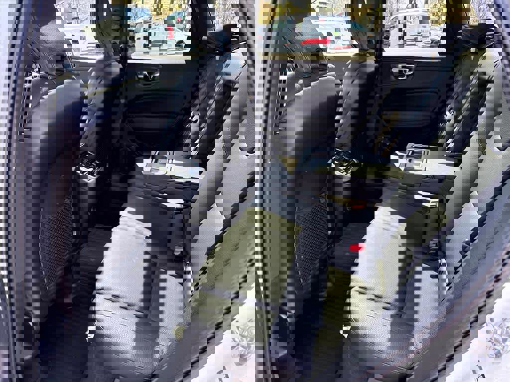 Used 2020 Volvo XC60 T5 Inscription w/ Protection Package Premier image 10