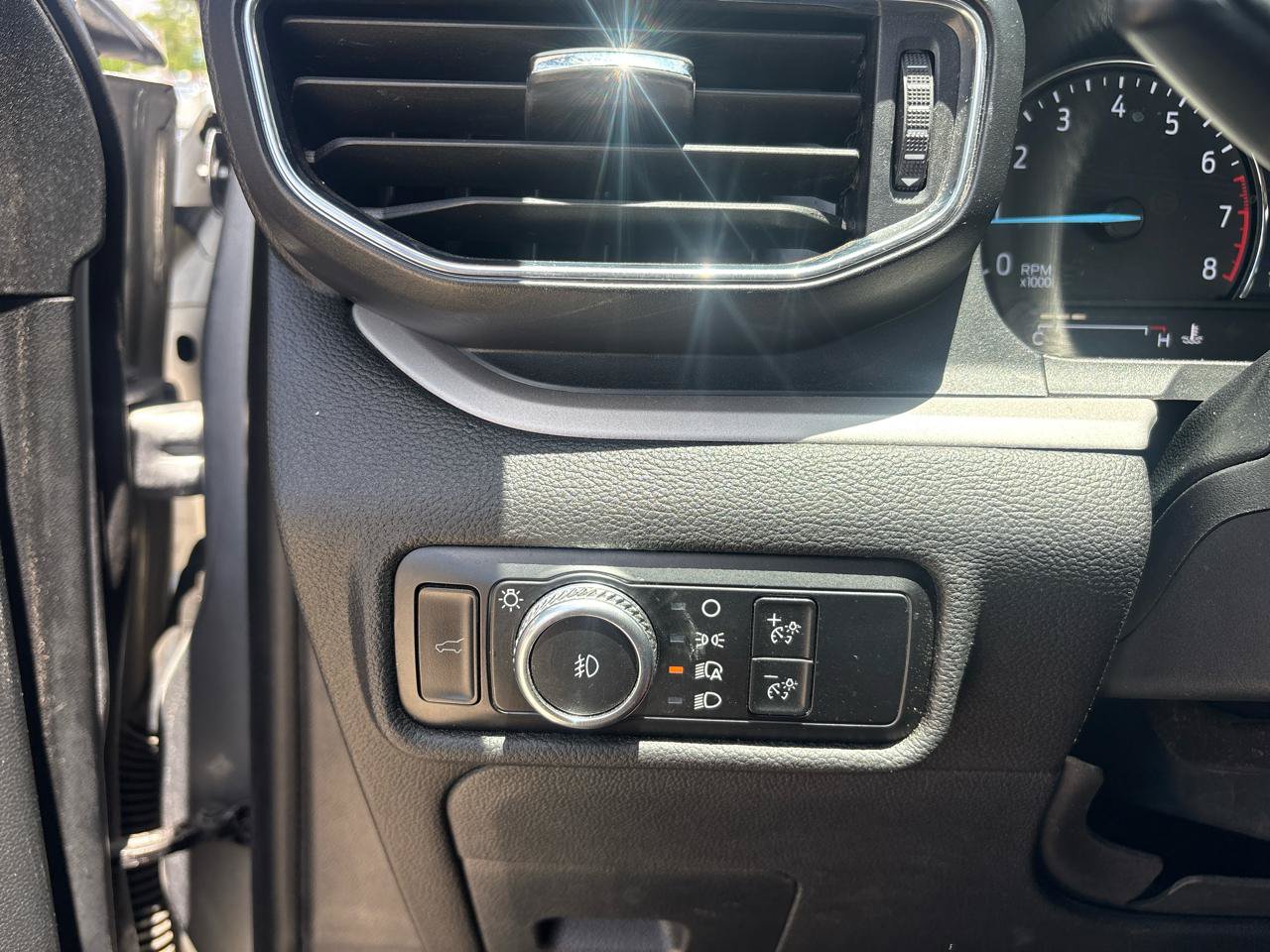 Used 2023 Ford Explorer XLT AWD/4WD image 14