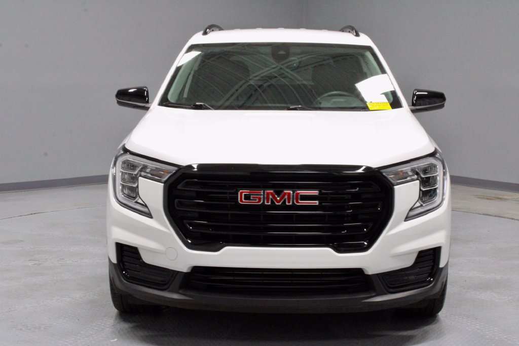 Used 2024 GMC Terrain SLE w/ Driver Convenience Package FWD image 6