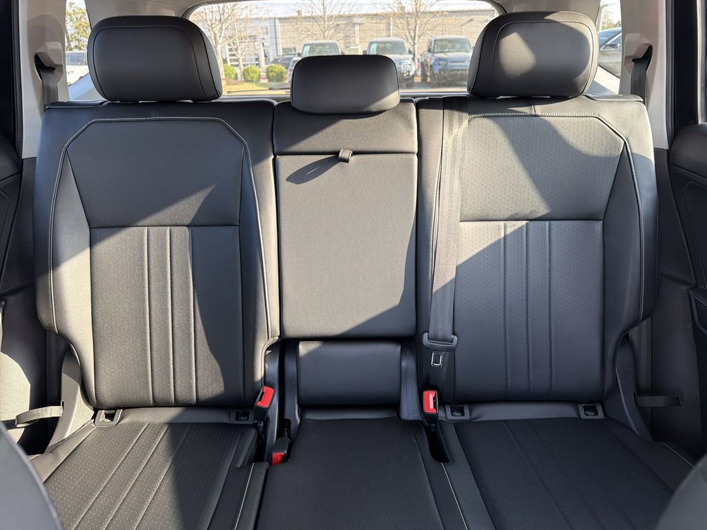 Used 2023 Volkswagen Tiguan SE image 28