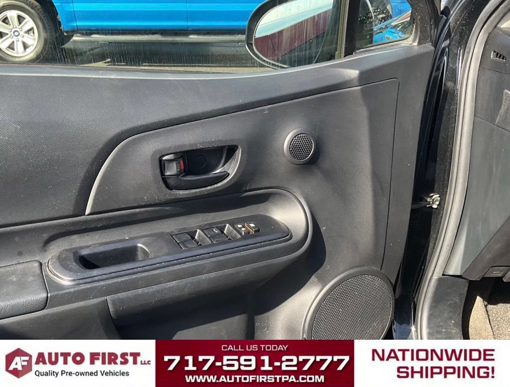 Used 2018 Toyota Prius C One FWD image 4