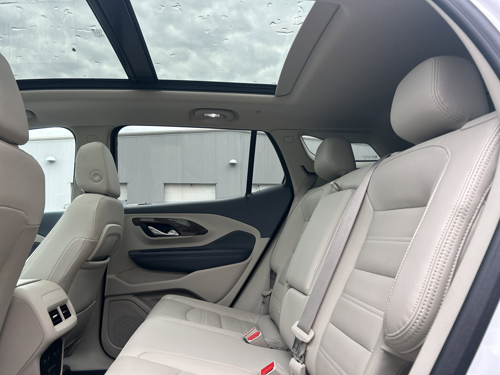 Used 2022 GMC Terrain Denali w/ Denali Premium Package image 10