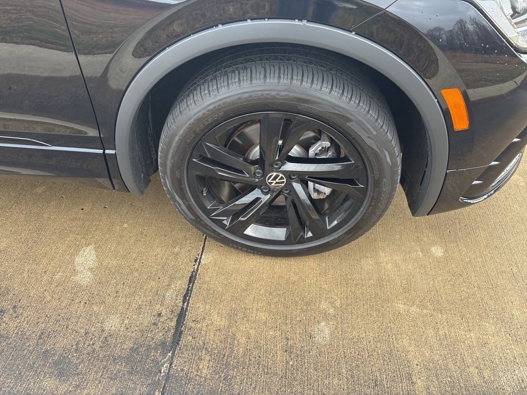 Used 2023 Volkswagen Tiguan SE R-Line image 53