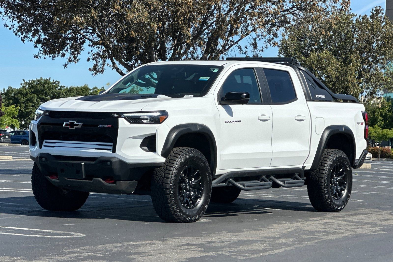 Used 2025 Chevrolet Colorado ZR2 w/ Midnight Edition AWD/4WD image 8