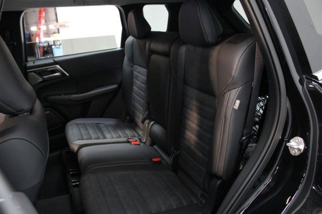 New 2026 Mitsubishi Outlander SE image 24