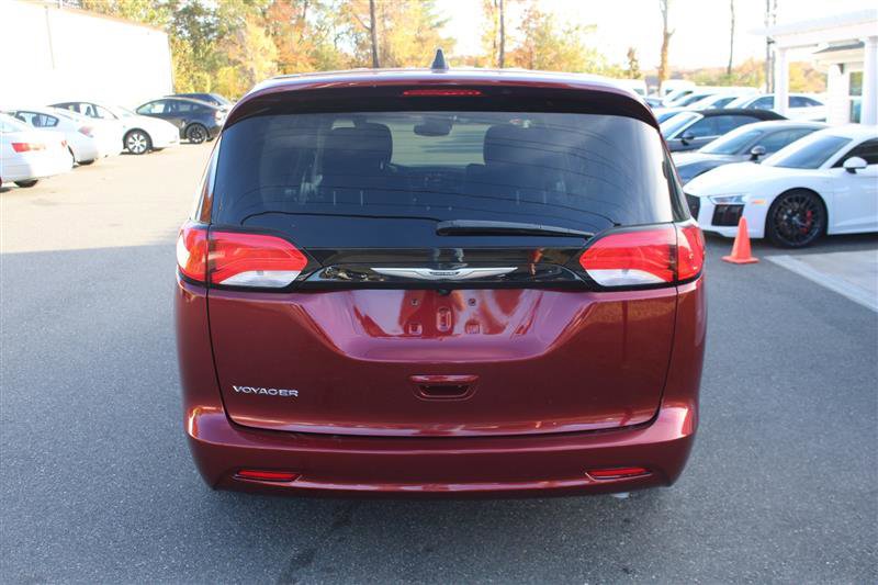 Used 2023 Chrysler Voyager LX image 7