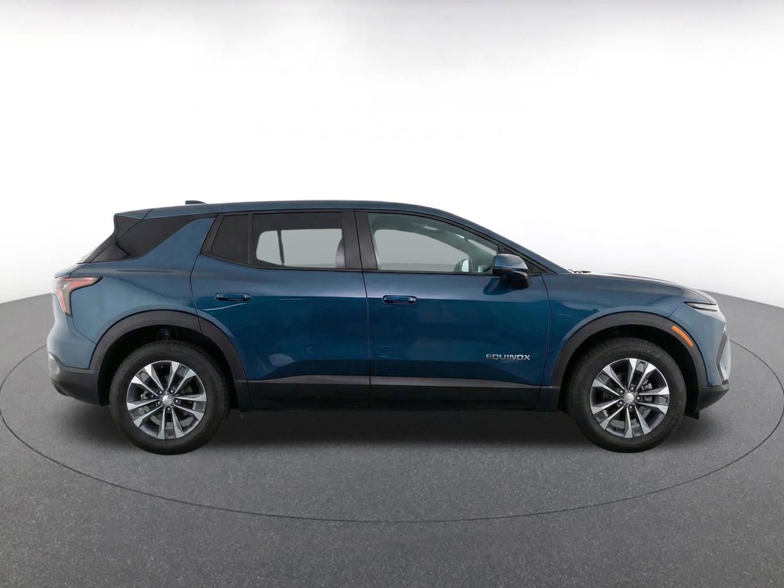 Used 2025 Chevrolet Equinox LT FWD image 13