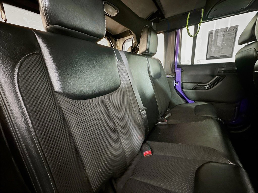 Used 2017 Jeep Wrangler Unlimited Sahara image 25