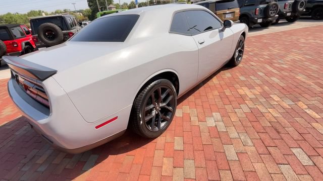 Used 2022 Dodge Challenger SXT w/ Driver Convenience Group RWD image 9