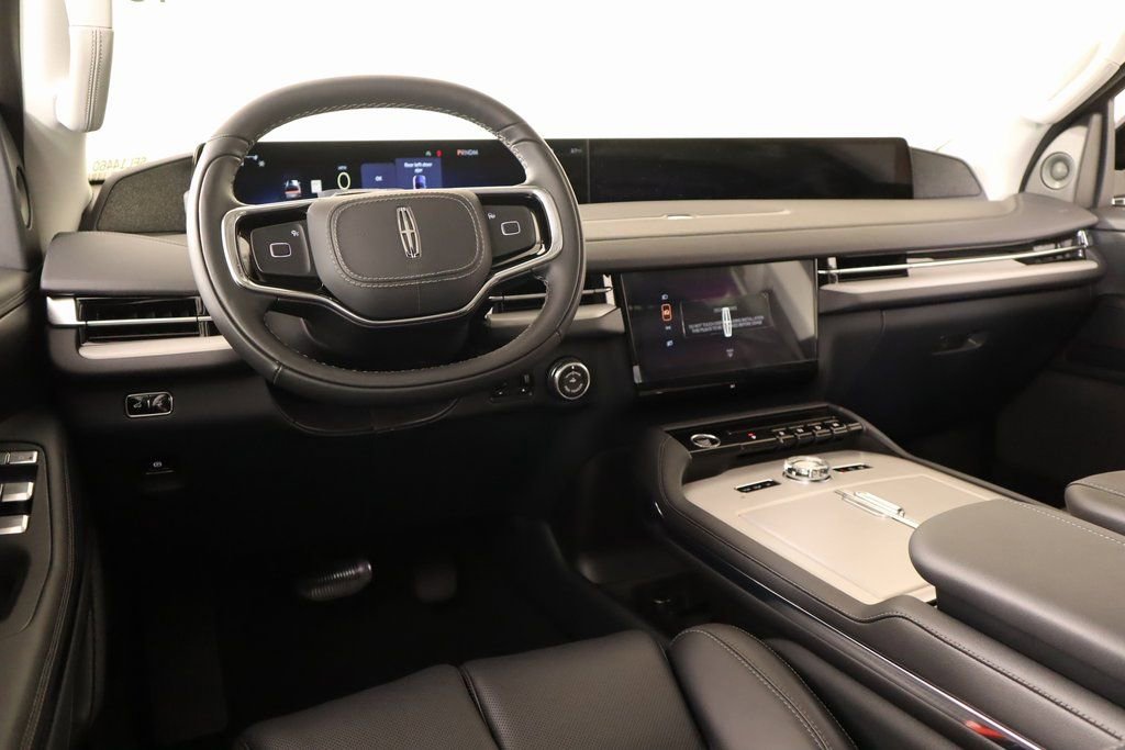 New 2025 Lincoln Navigator Reserve image 2