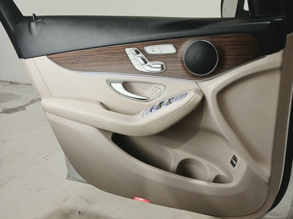 Used 2022 Mercedes-Benz GLC 300 4MATIC image 30