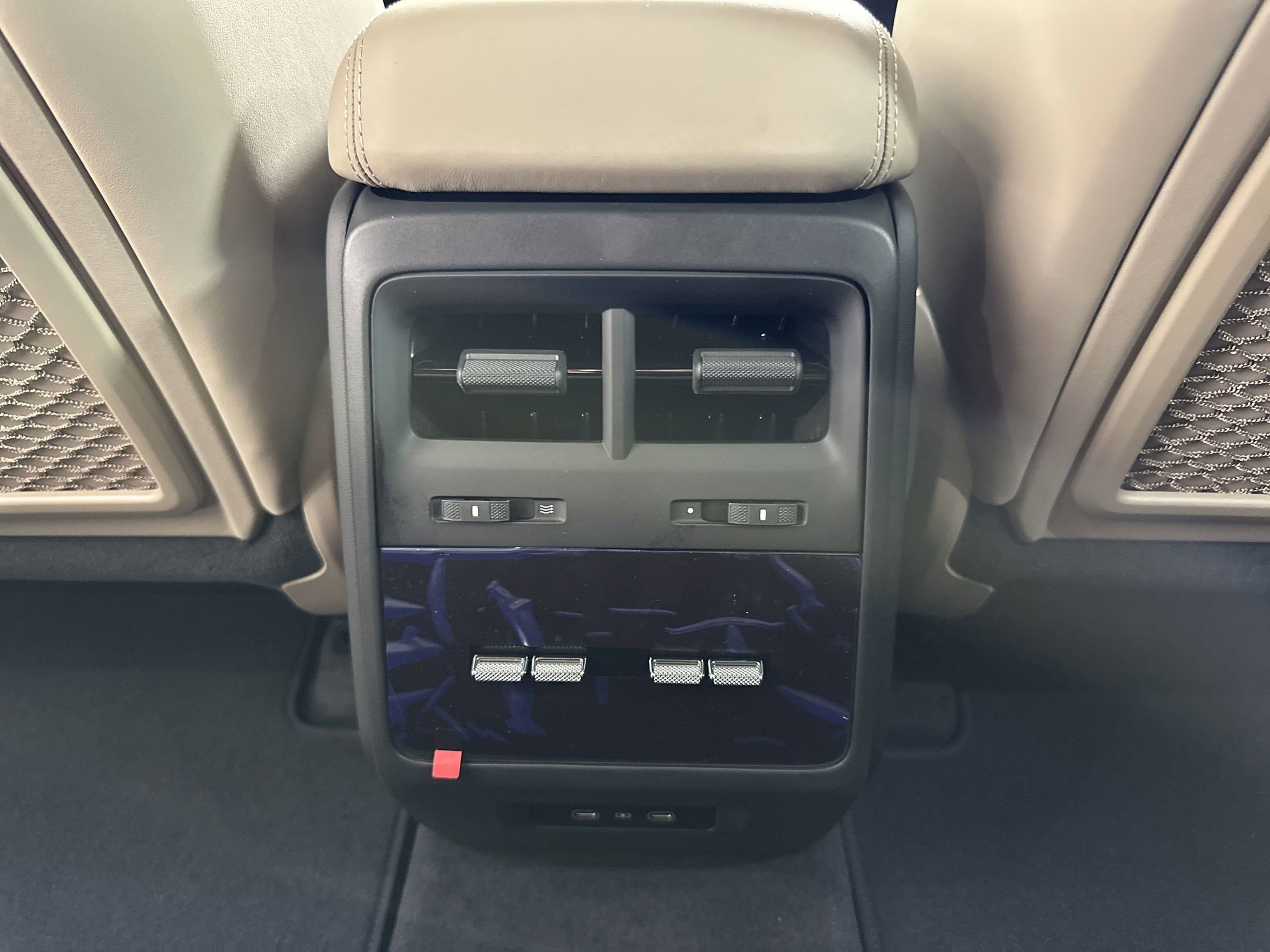 Used 2025 Porsche Macan 4 Electric image 27