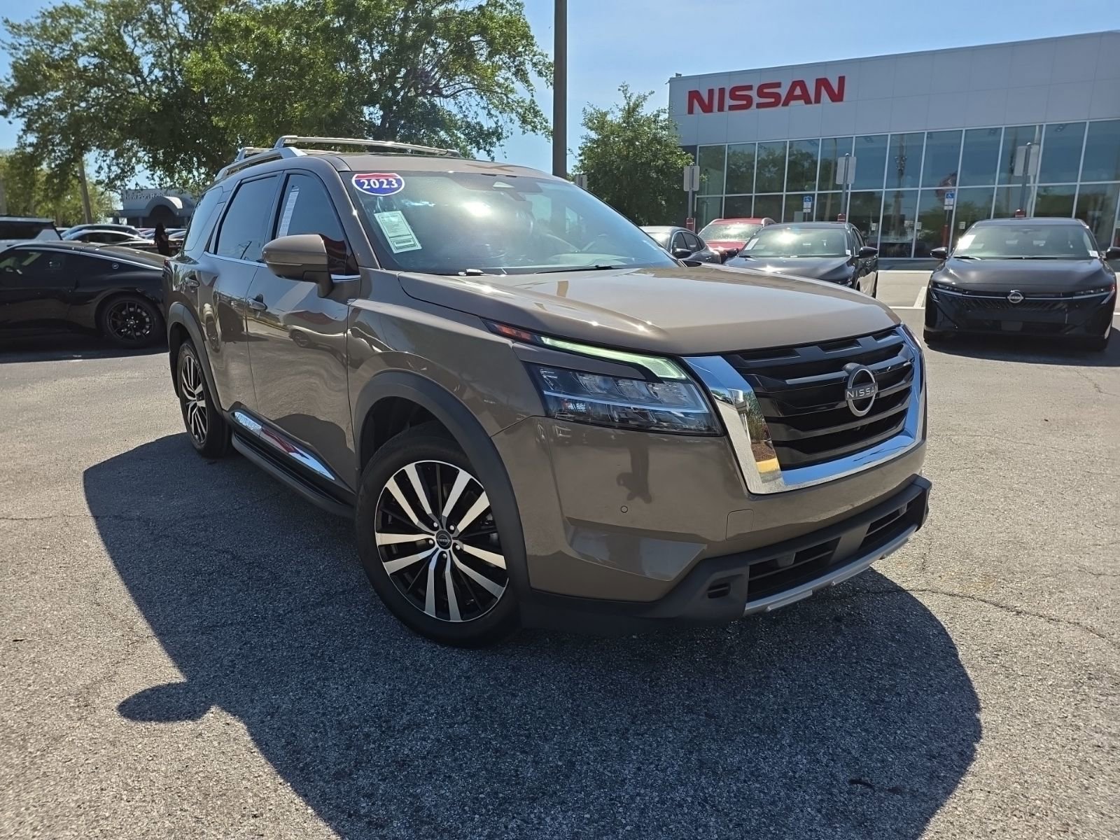 Certified 2023 Nissan Pathfinder Platinum w/ Cargo Package AWD/4WD image 2
