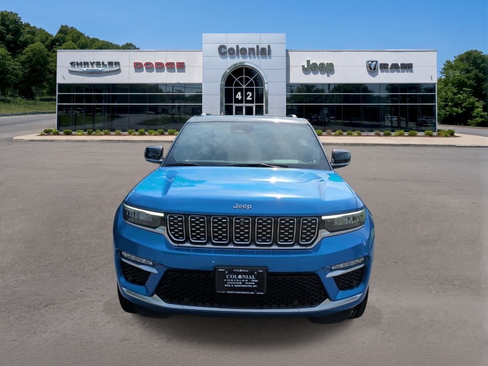 Used 2023 Jeep Grand Cherokee Summit AWD/4WD image 9