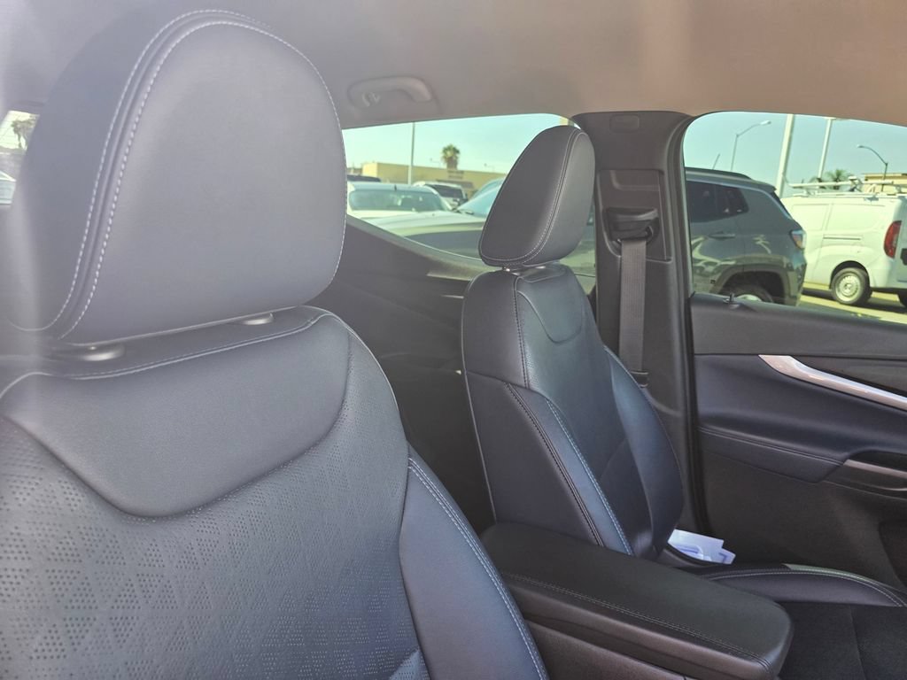 Used 2022 Chevrolet Bolt EUV LT w/ Convenience Package FWD image 22