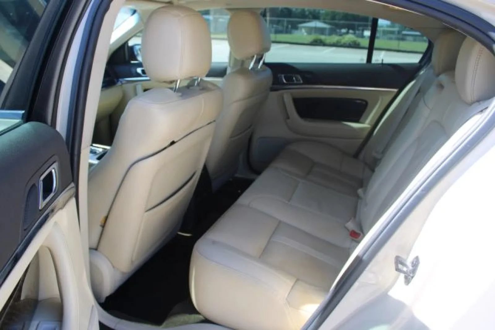 Used 2014 Lincoln MKS w/ Equipment Group 101A FWD image 23