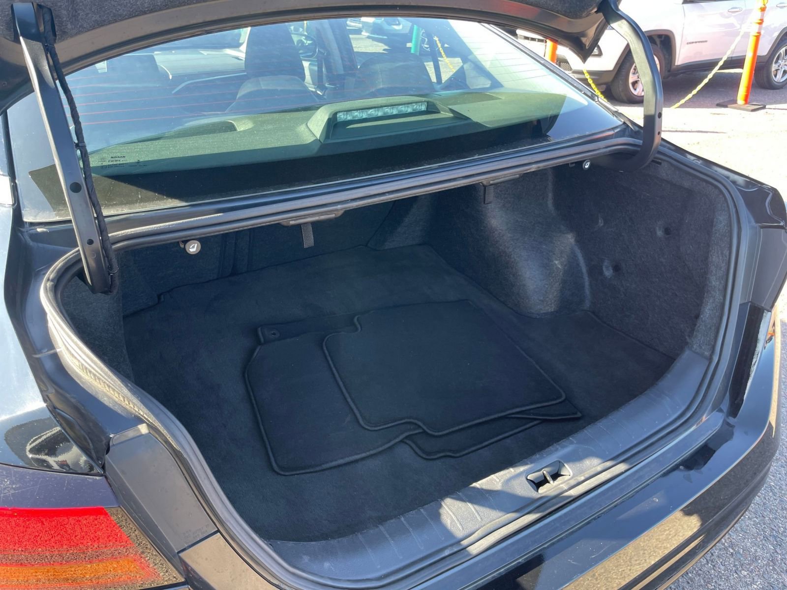 Used 2025 Nissan Altima 2.5 SV image 32