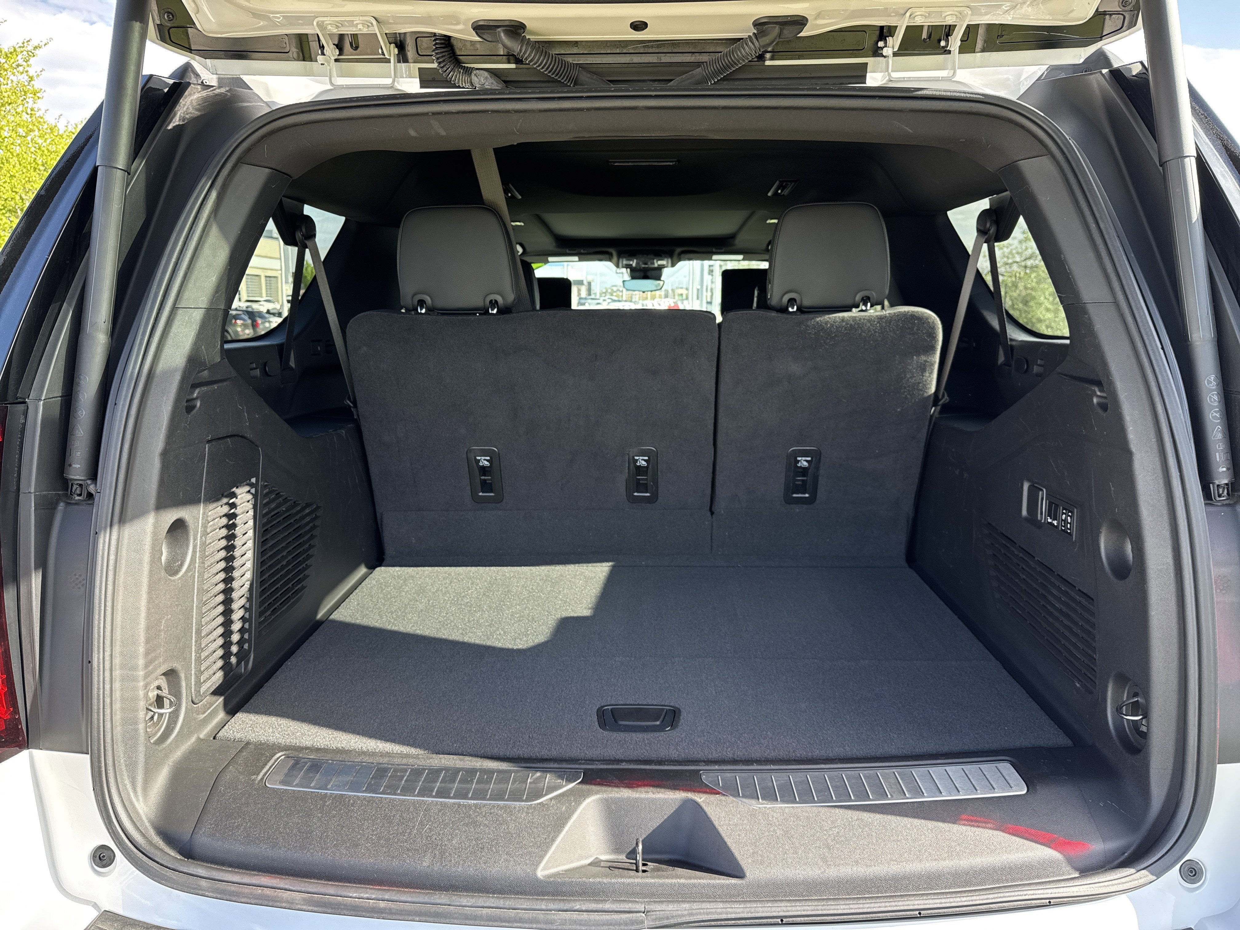 Used 2024 GMC Yukon XL Denali w/ Advanced Technology Package image 28