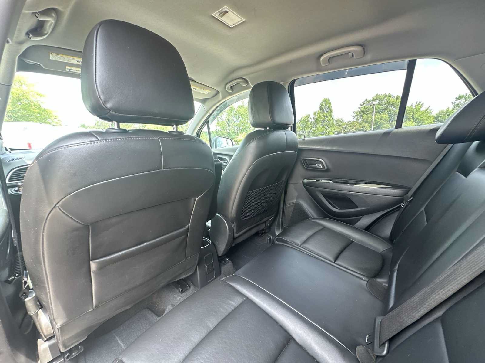 Used 2021 Chevrolet Trax LT w/ Premium Seat Package AWD/4WD image 18